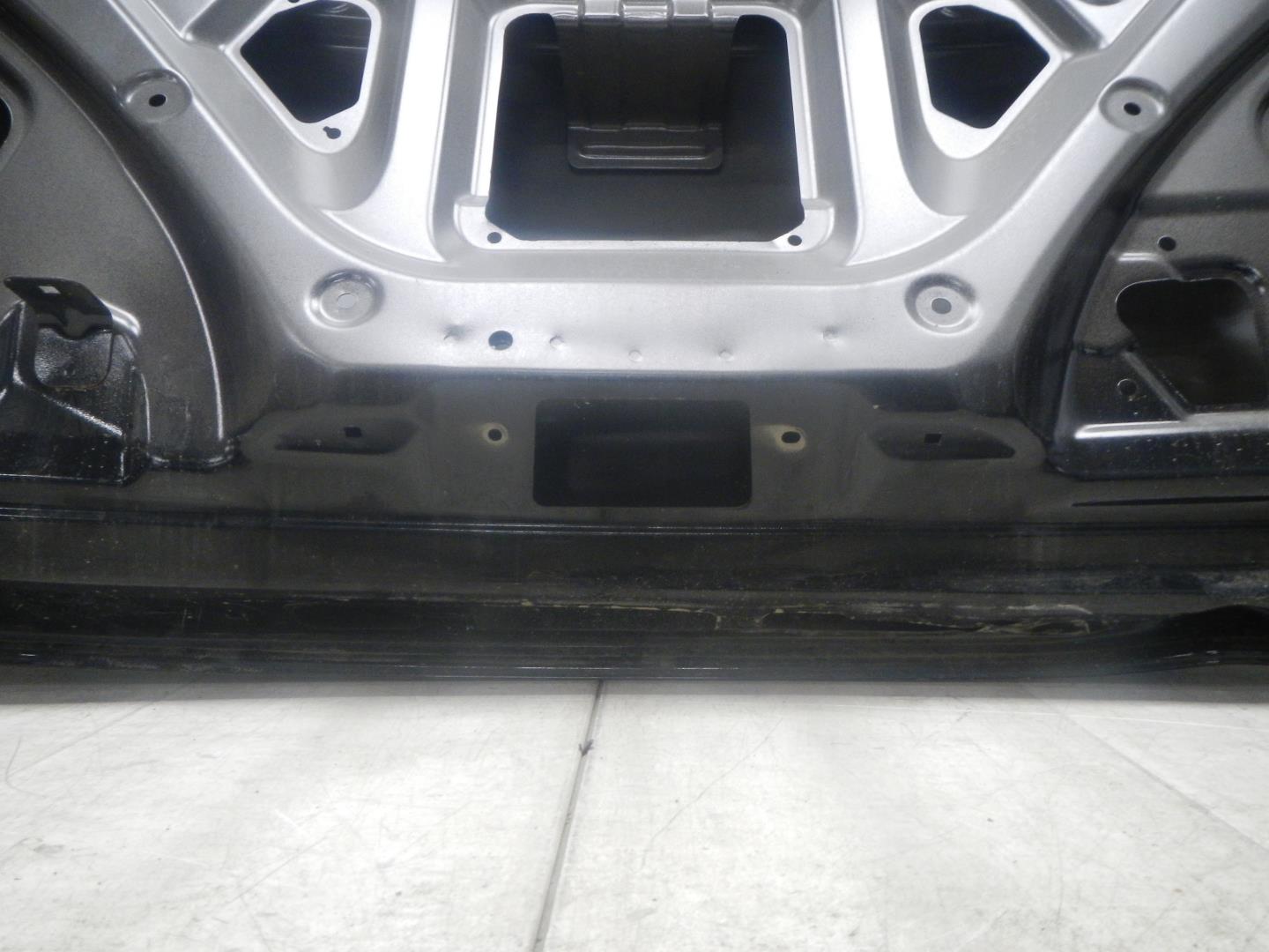 Дверь багажника