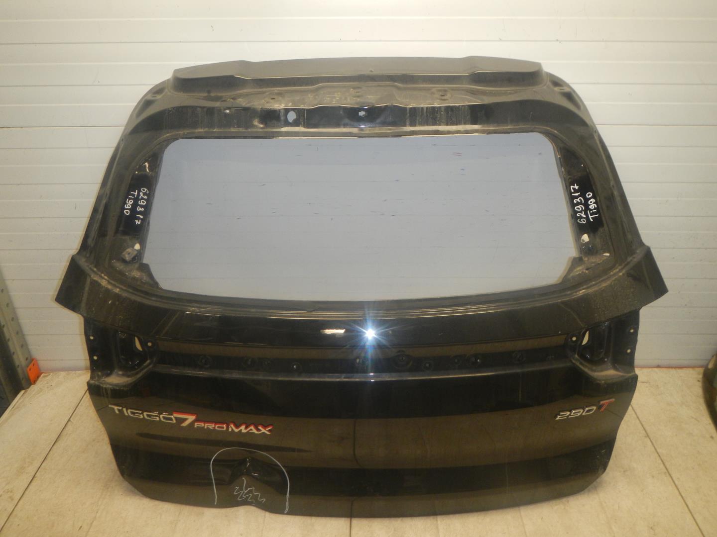 Дверь багажника