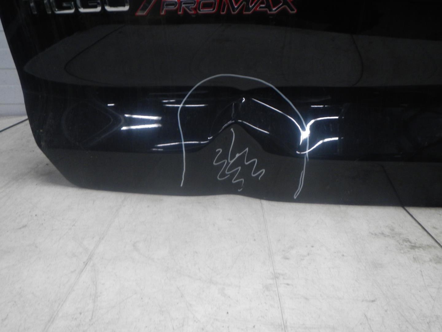 Дверь багажника