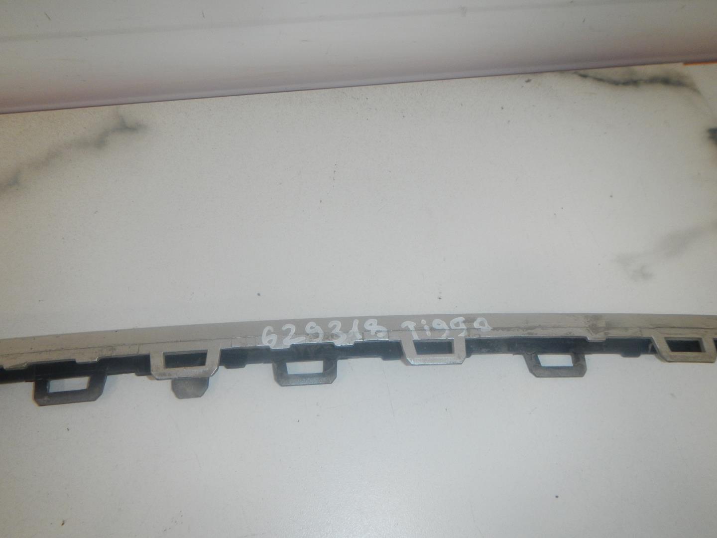 Молдинг заднего бампера