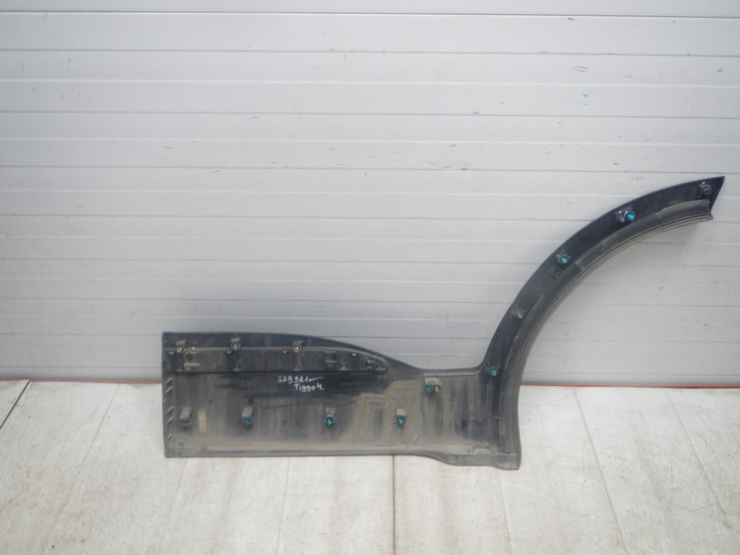 Молдинг задней правой двери