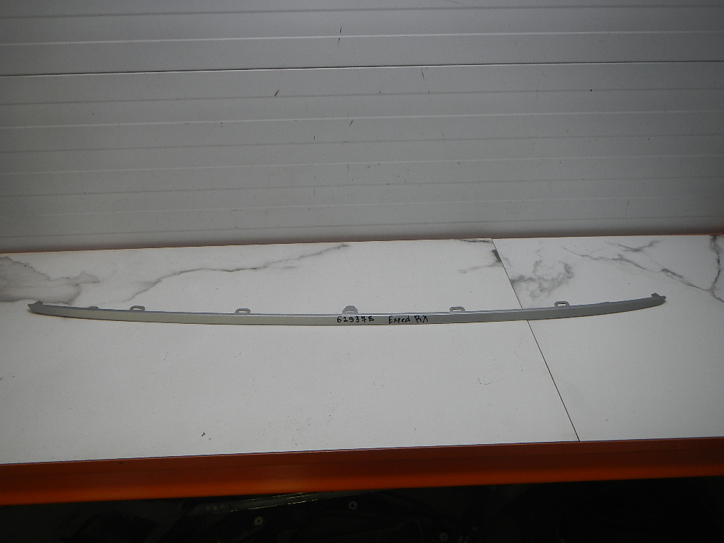 Молдинг заднего бампера