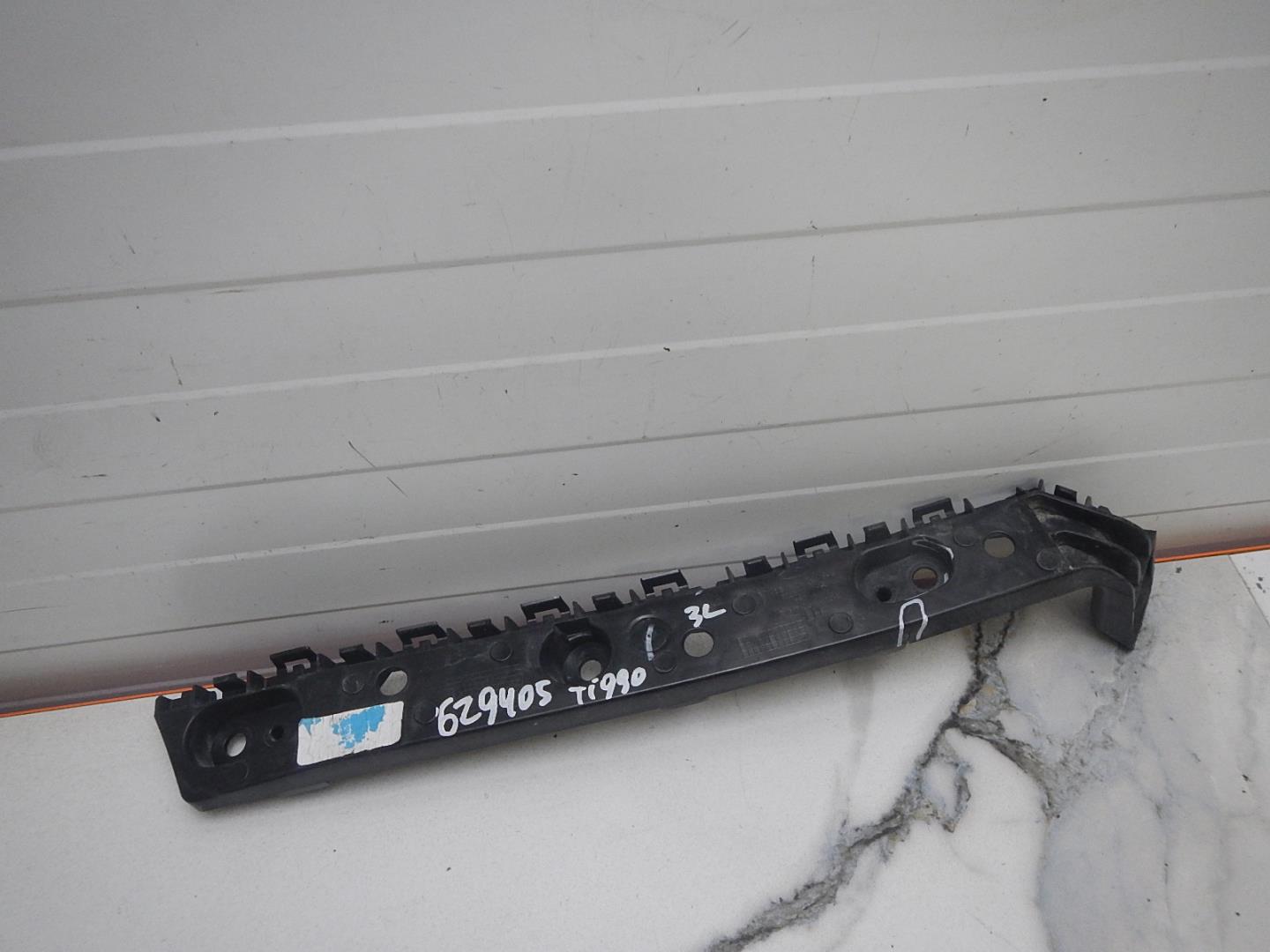 Кронштейн заднего бампера левый