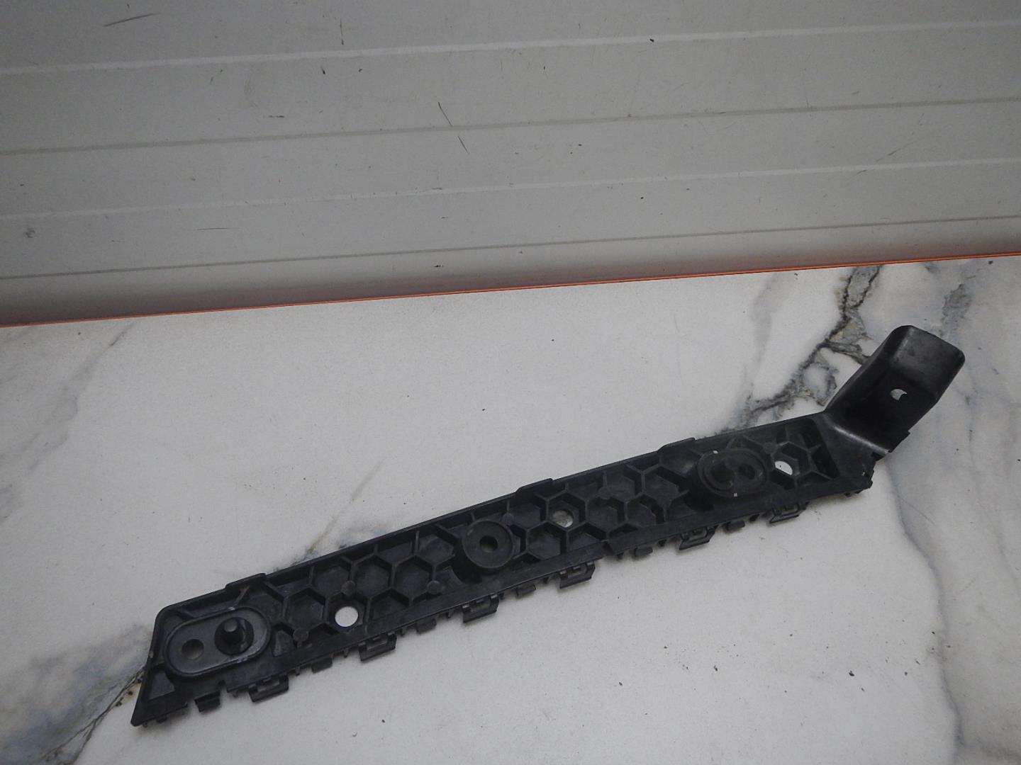 Кронштейн заднего бампера левый