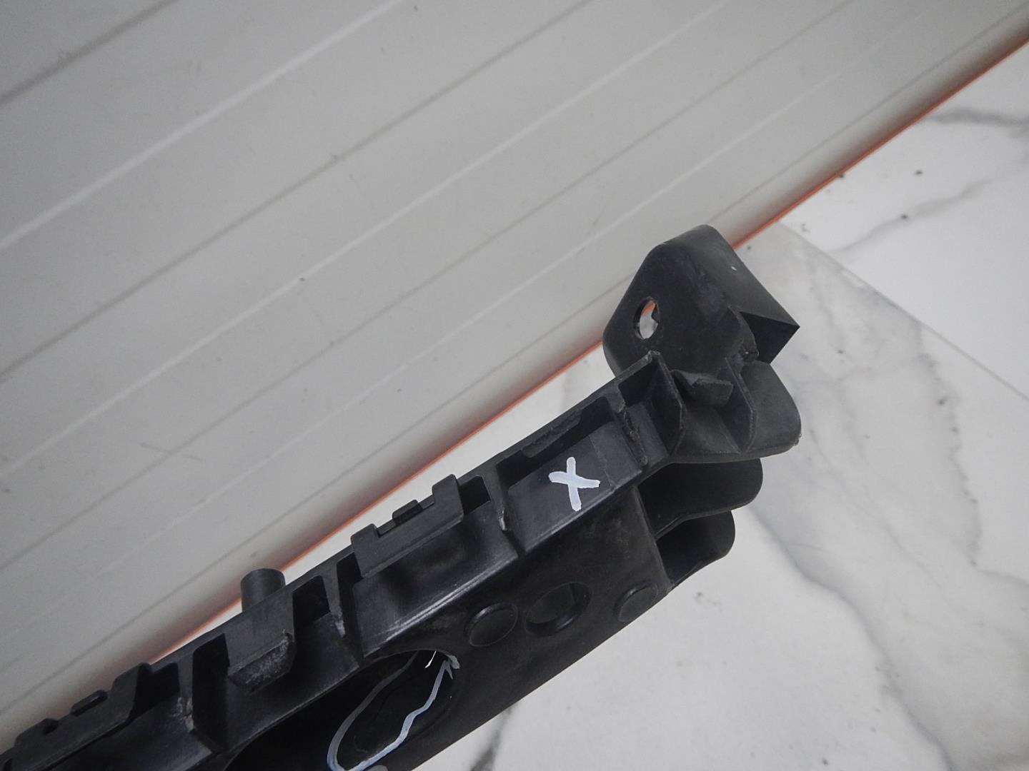 Кронштейн заднего бампера левый