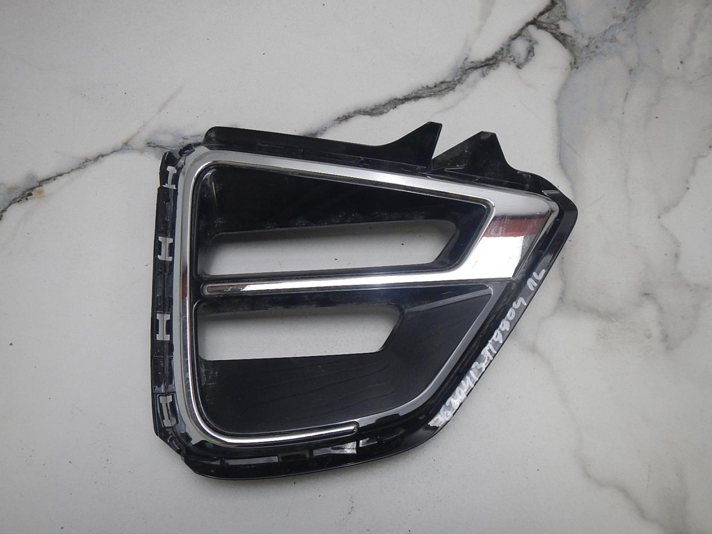 Решетка в бампер левая