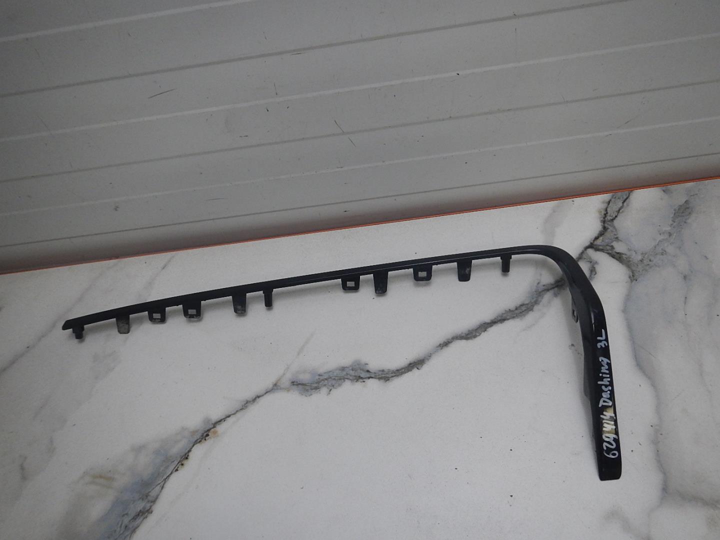 Молдинг заднего бампера