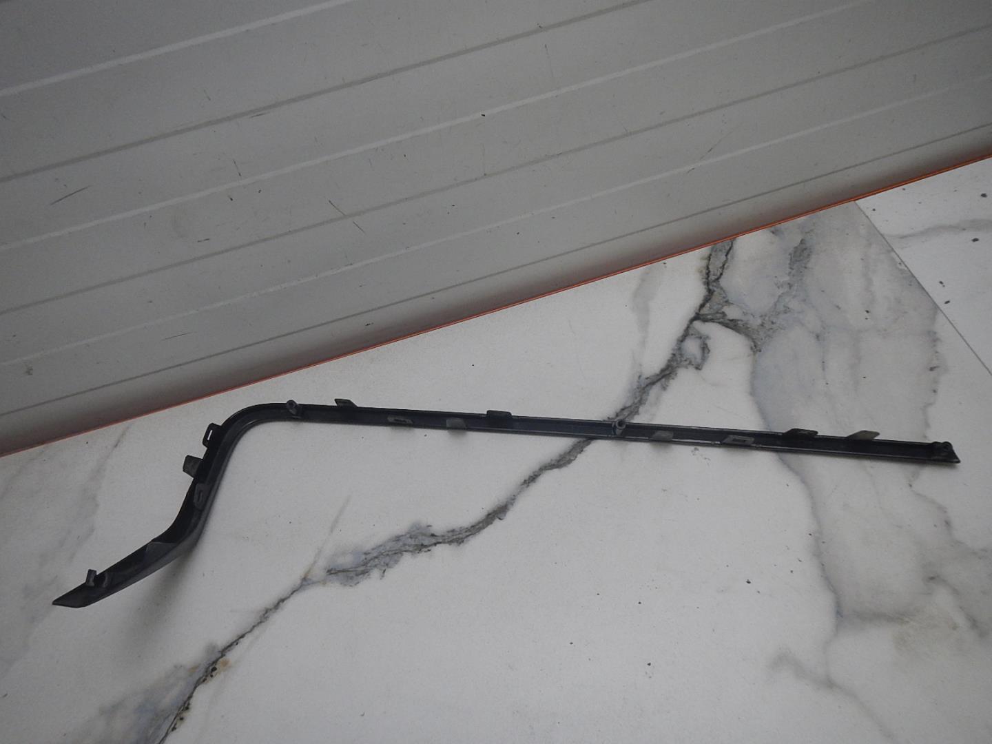 Молдинг заднего бампера