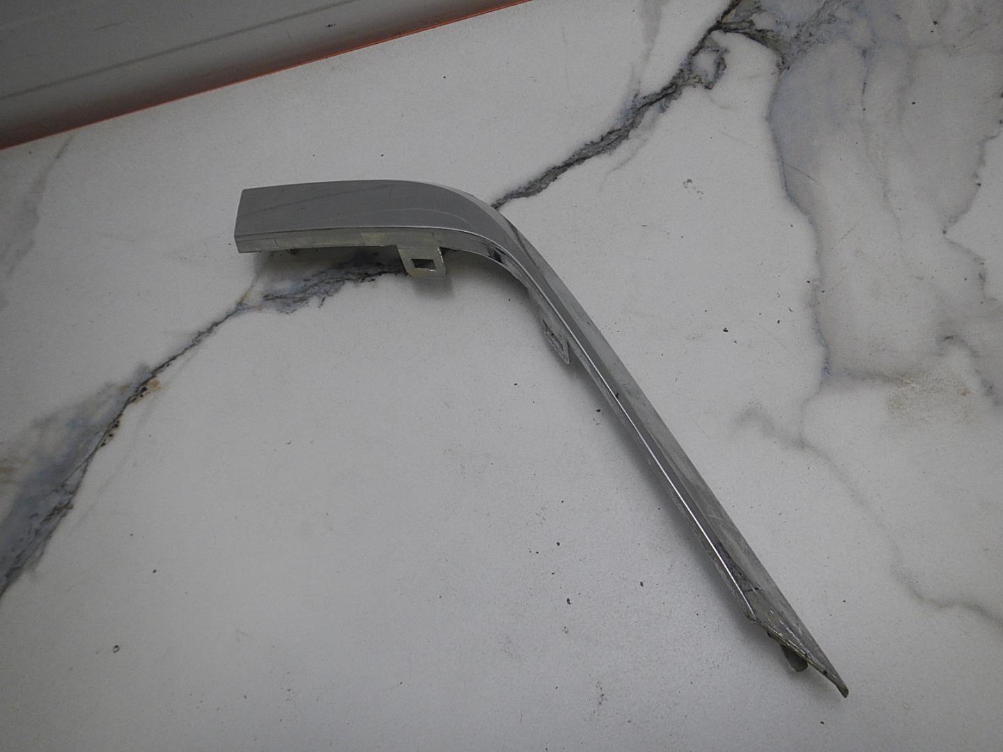 Молдинг заднего бампера