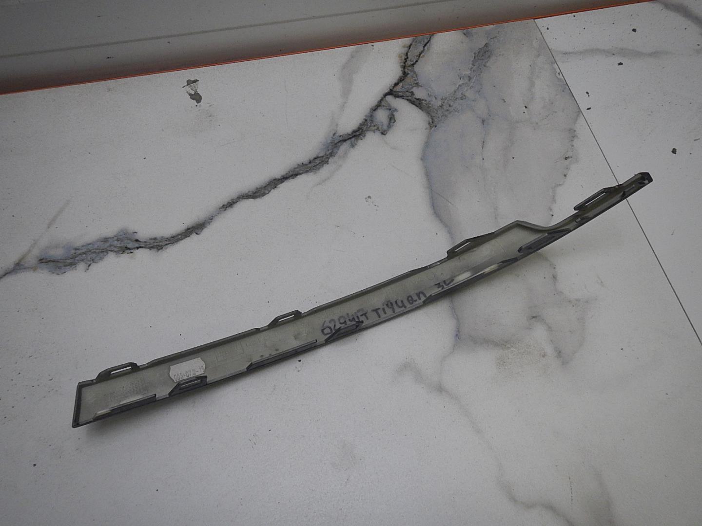 Молдинг заднего бампера