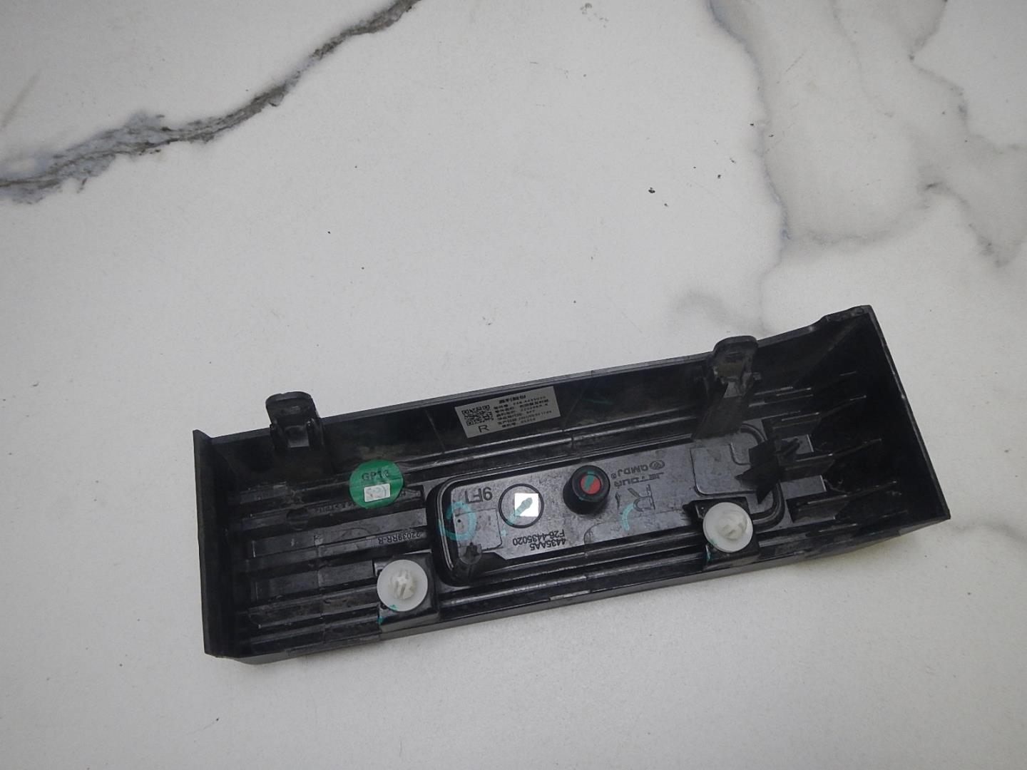 Отражатель в бампер задний правый