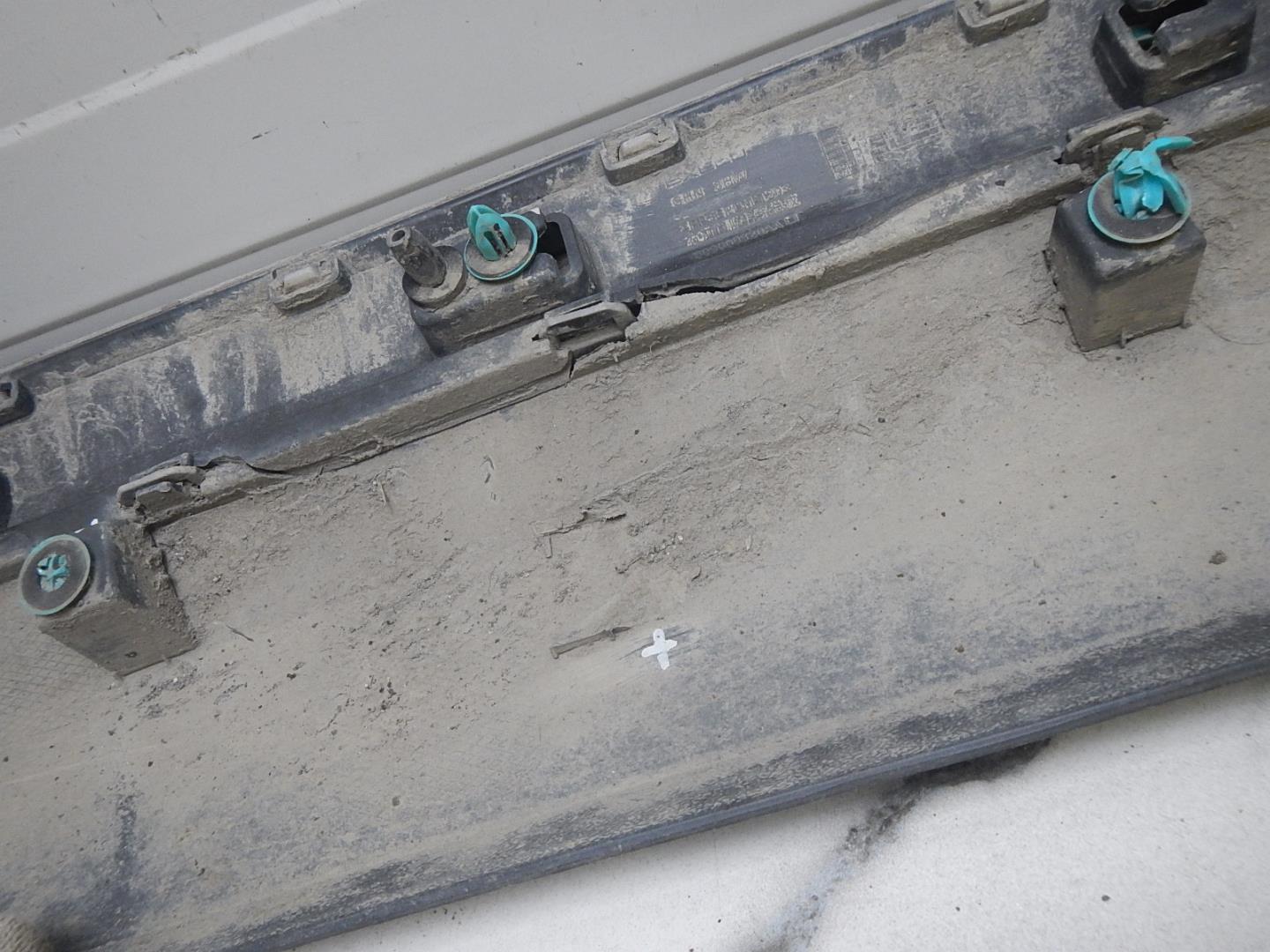 Молдинг передней правой двери