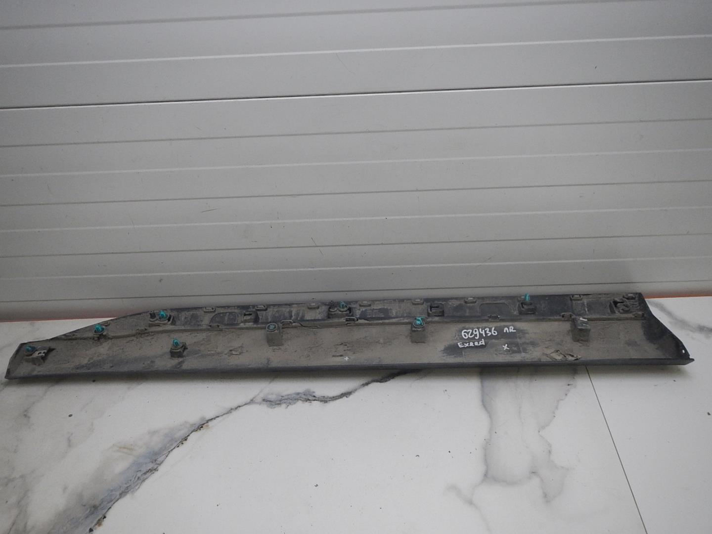 Молдинг передней правой двери