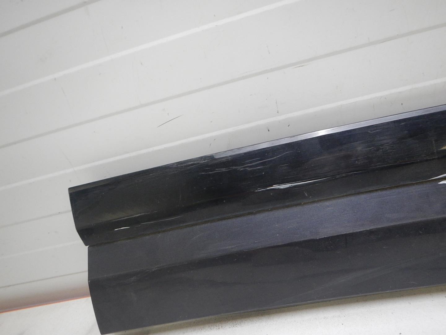 Молдинг передней правой двери