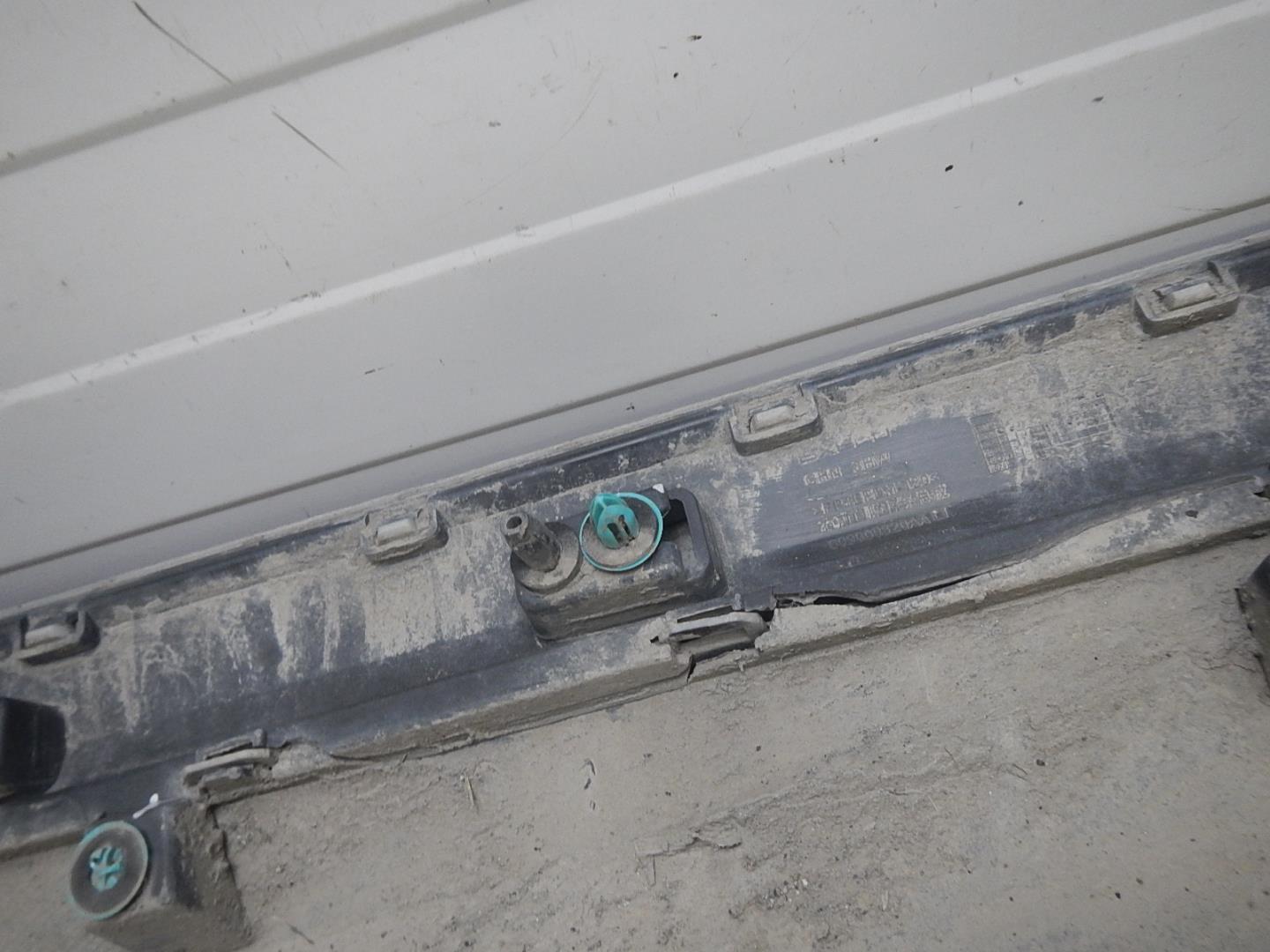 Молдинг передней правой двери