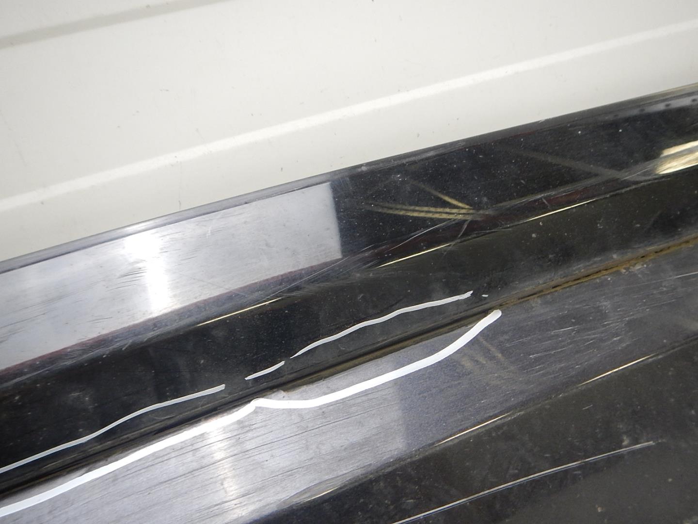 Молдинг передней правой двери