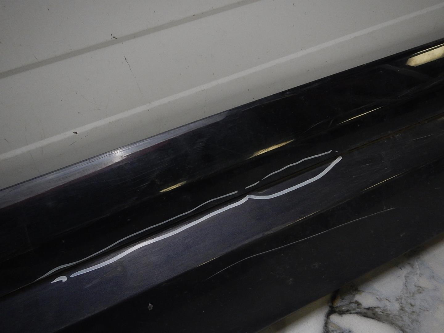 Молдинг передней правой двери