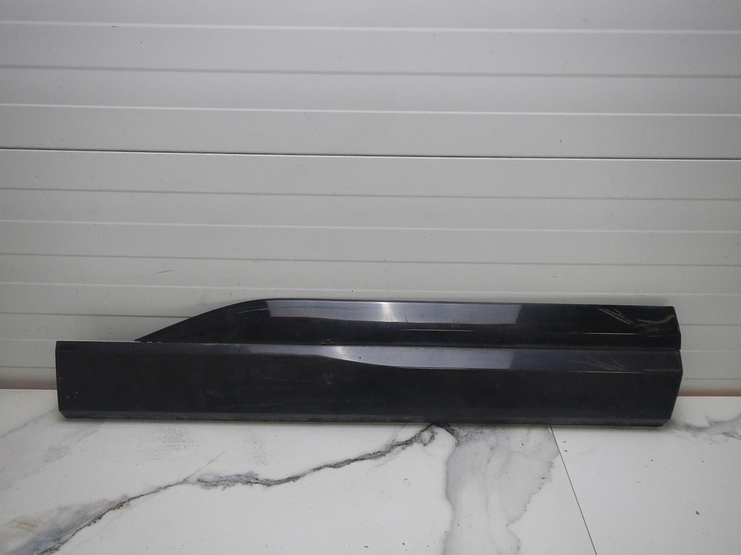 Молдинг задней правой двери