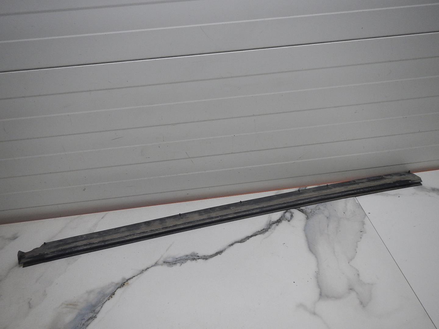 Уплотнитель передней правой двери