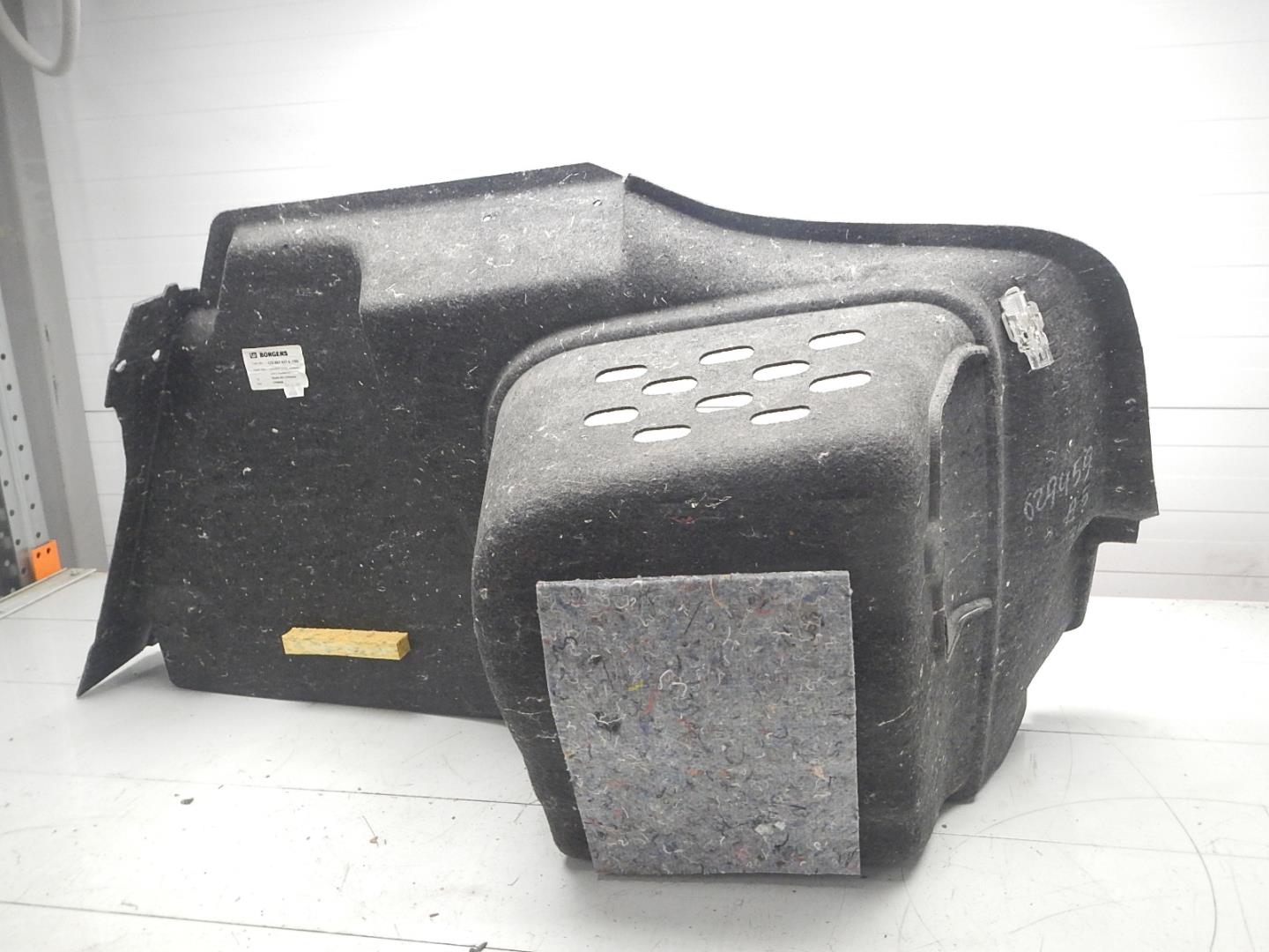 Обшивка багажника