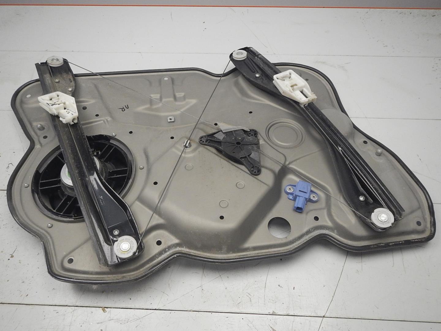 Стеклоподъемник электр. передний правый