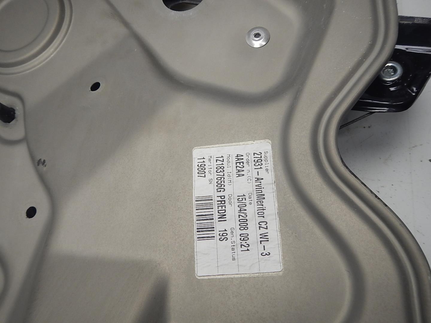 Стеклоподъемник электр. передний правый