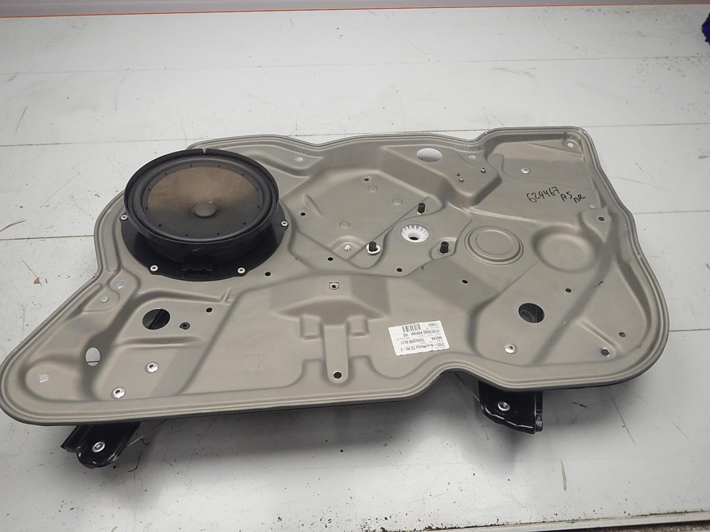 Стеклоподъемник электр. передний правый