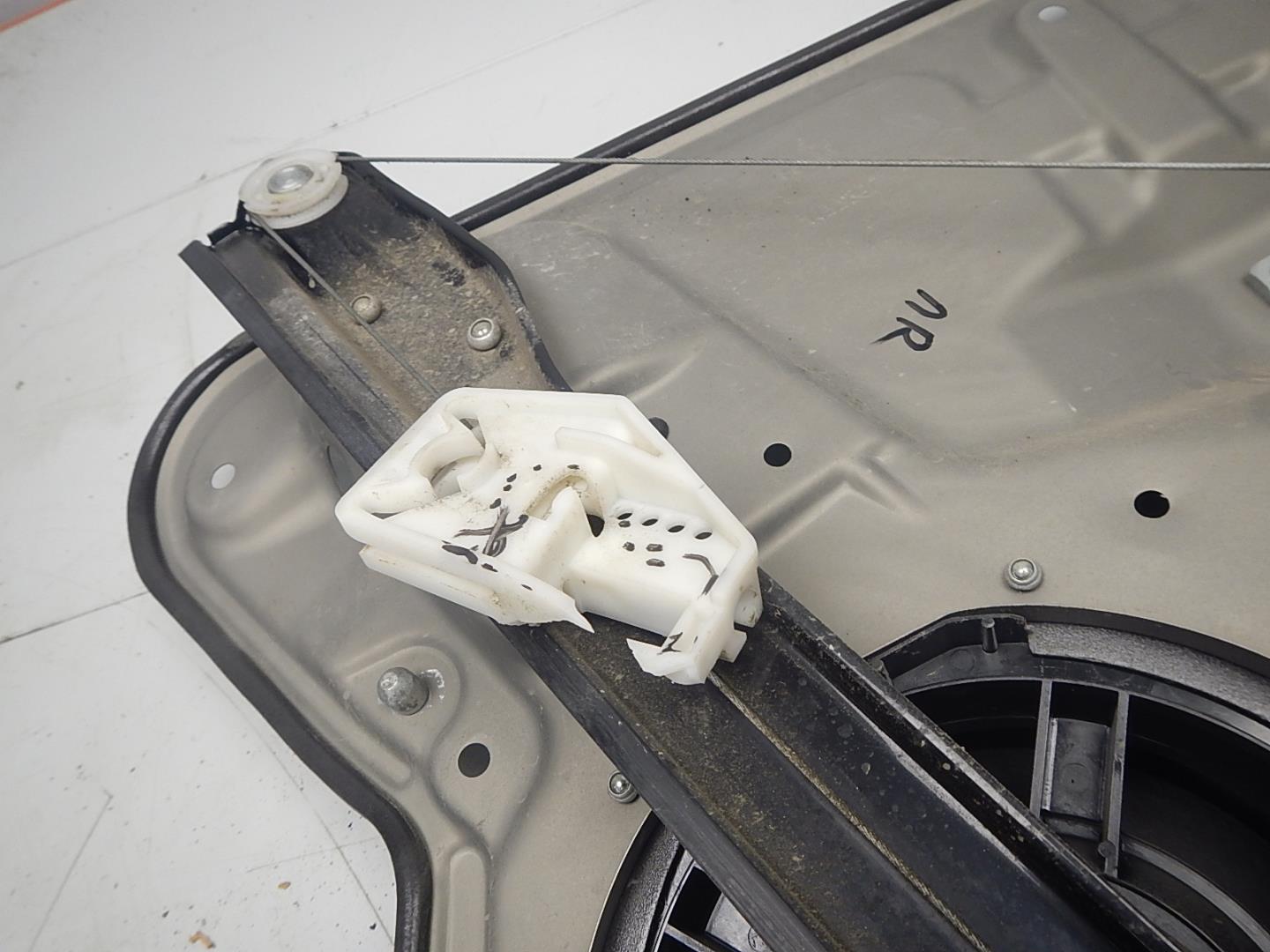 Стеклоподъемник электр. передний правый