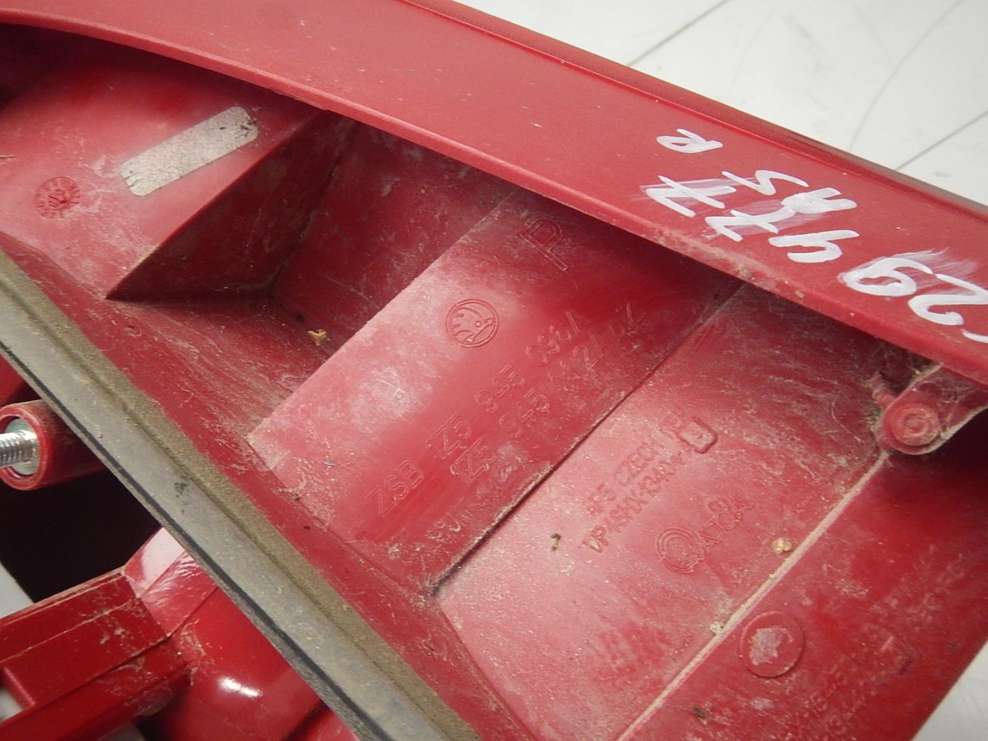 Фонарь задний правый