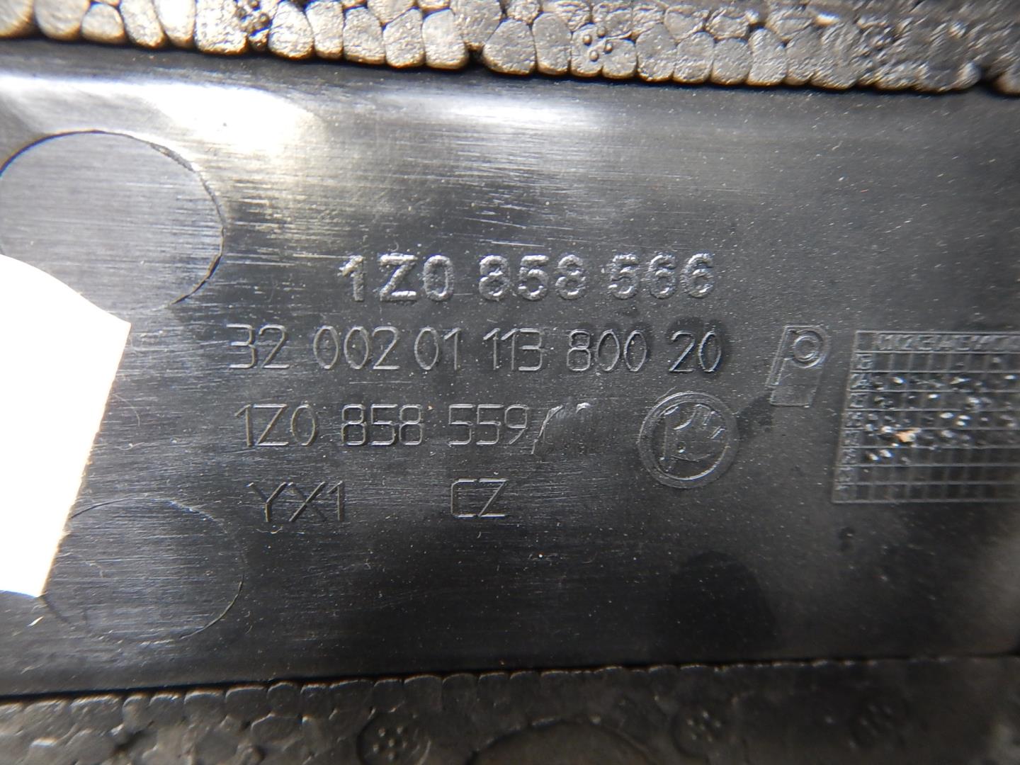 Кожух рулевой колонки