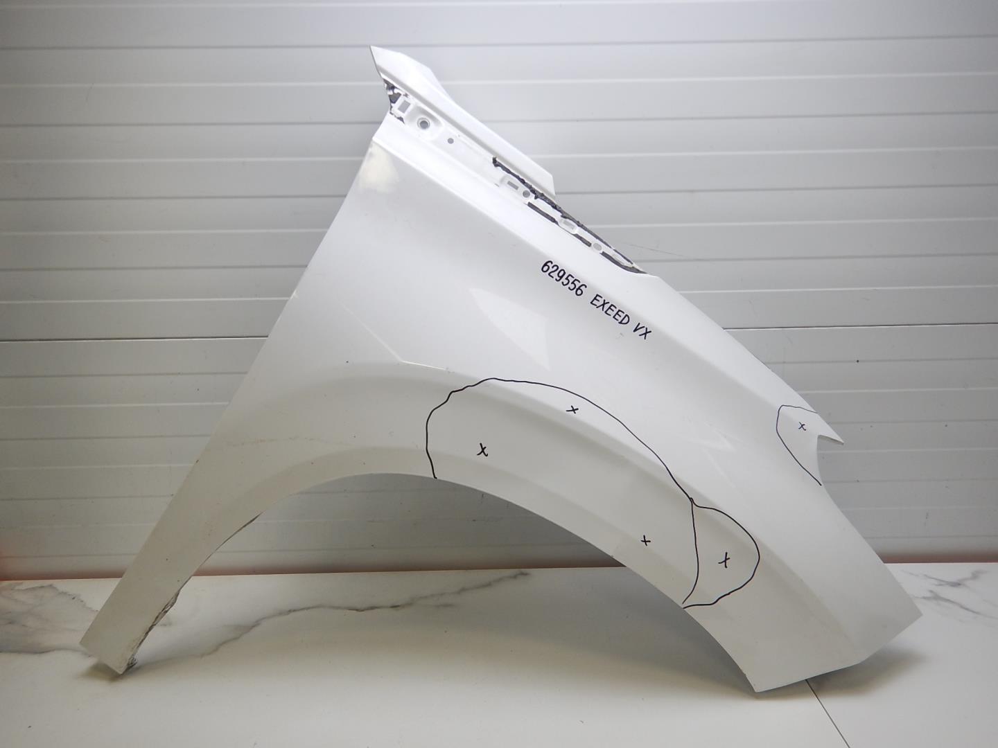 Крыло переднее правое