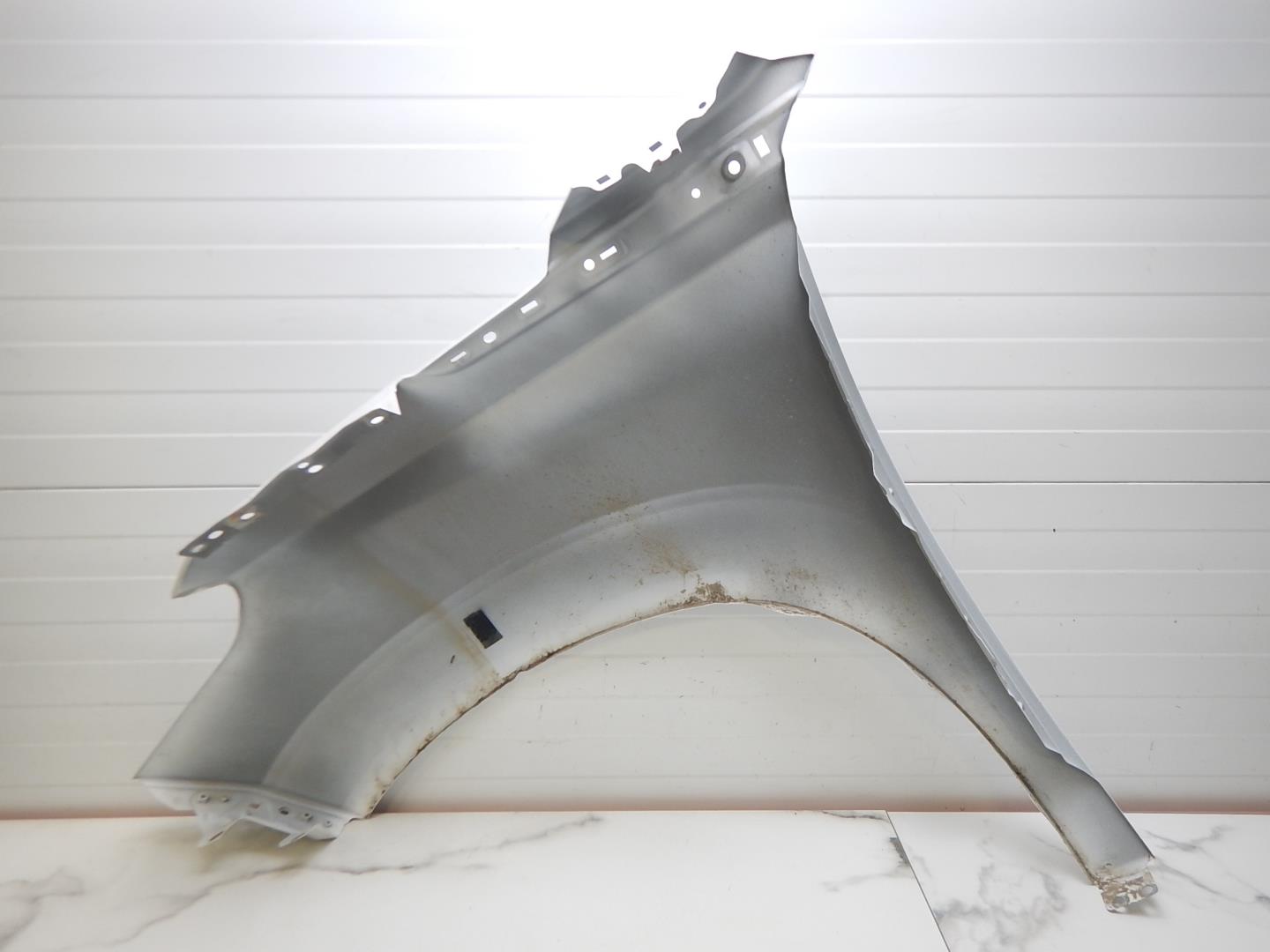 Крыло переднее правое