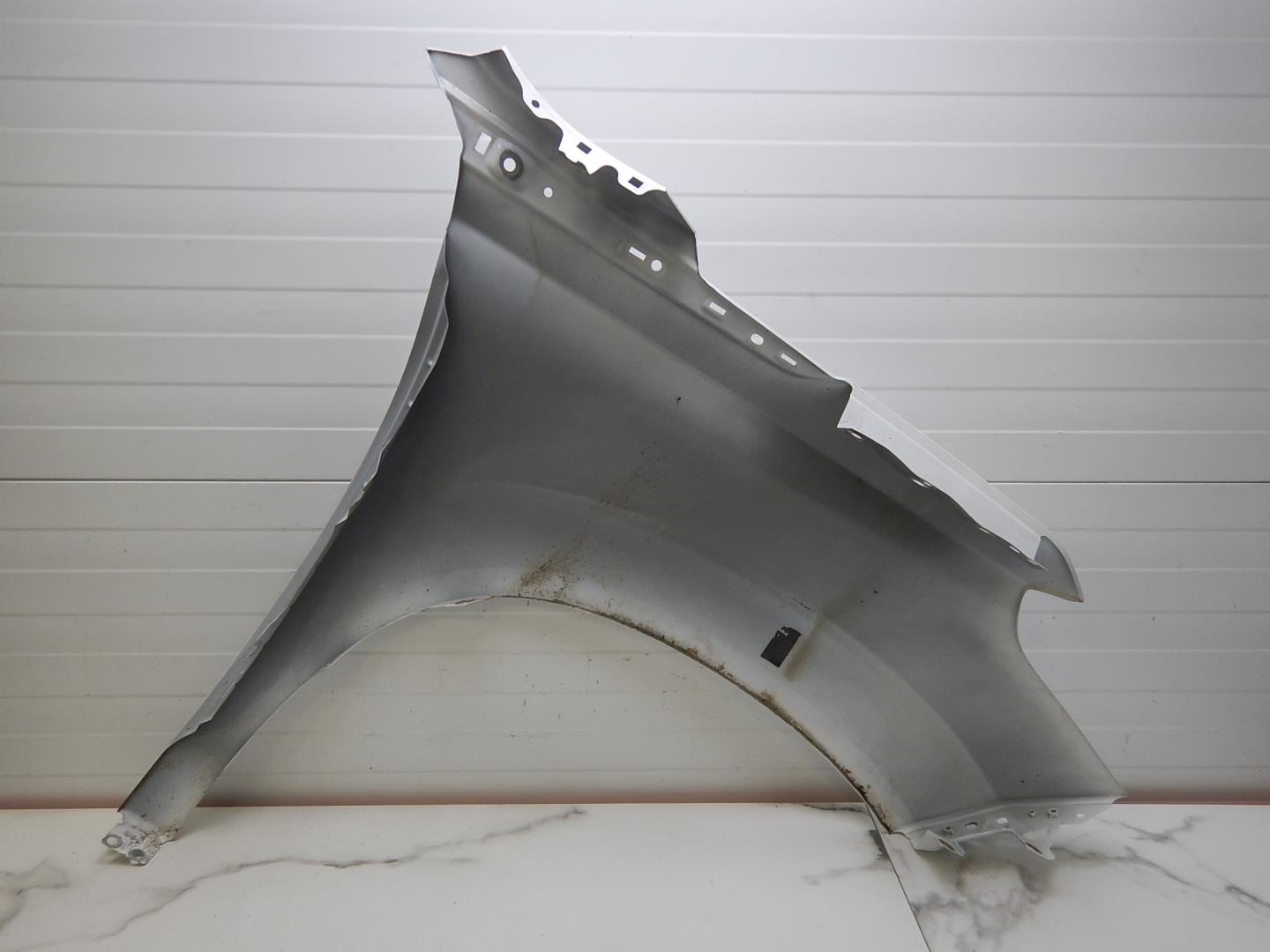 Крыло переднее левое