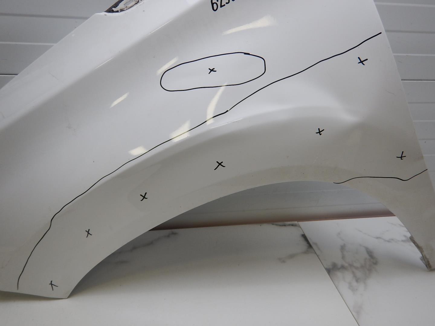 Крыло переднее левое