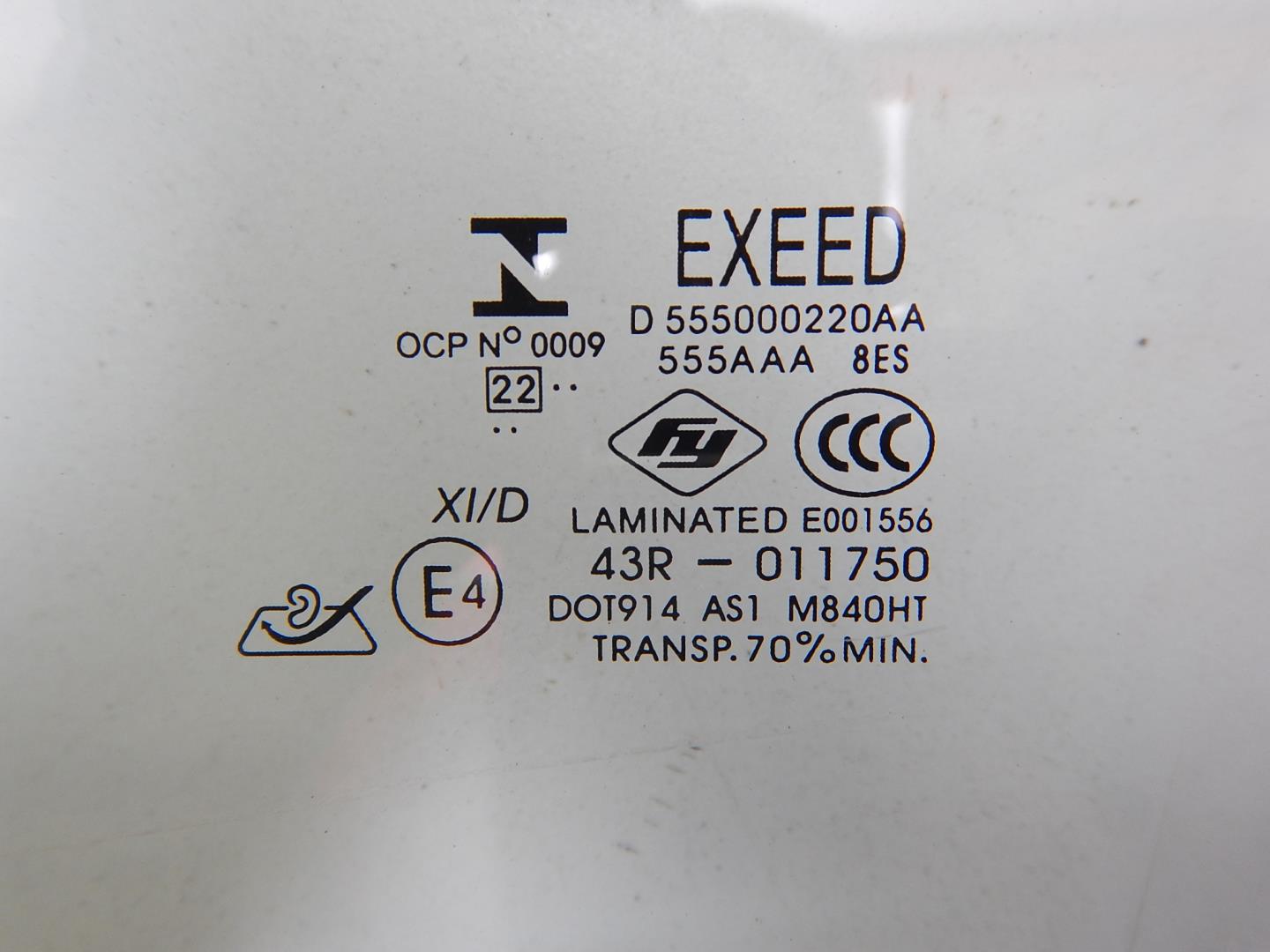 Стекло двери передней левой