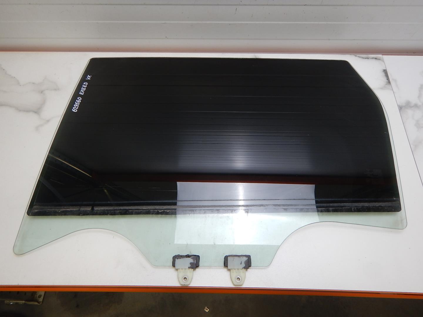 Стекло двери задней левой