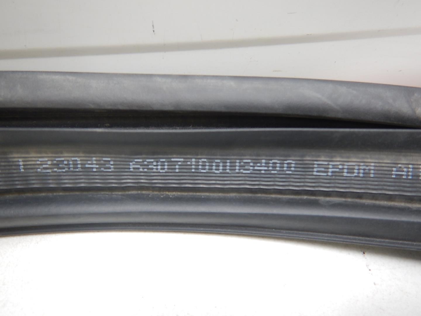 Уплотнитель багажника