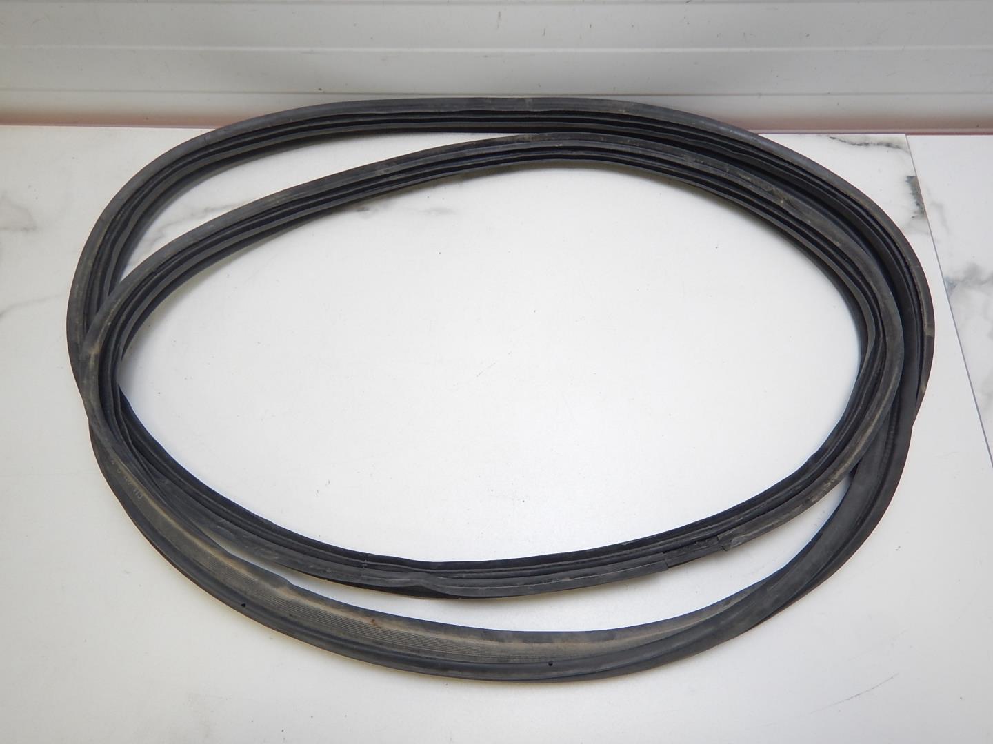 Уплотнитель багажника