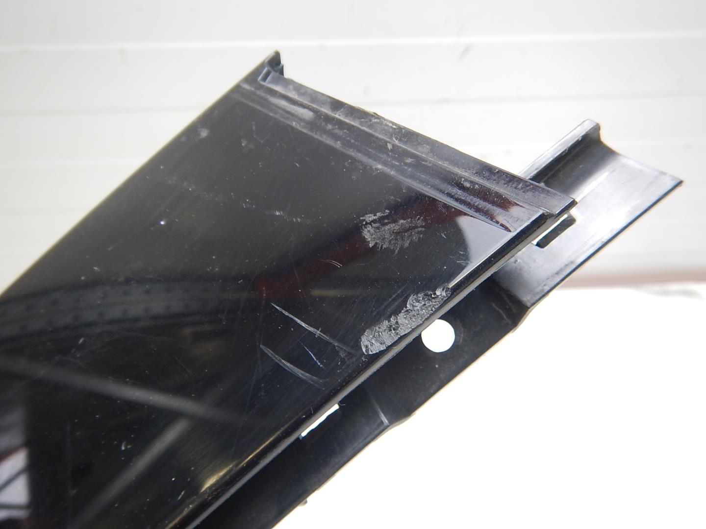 Накладка двери передней левой