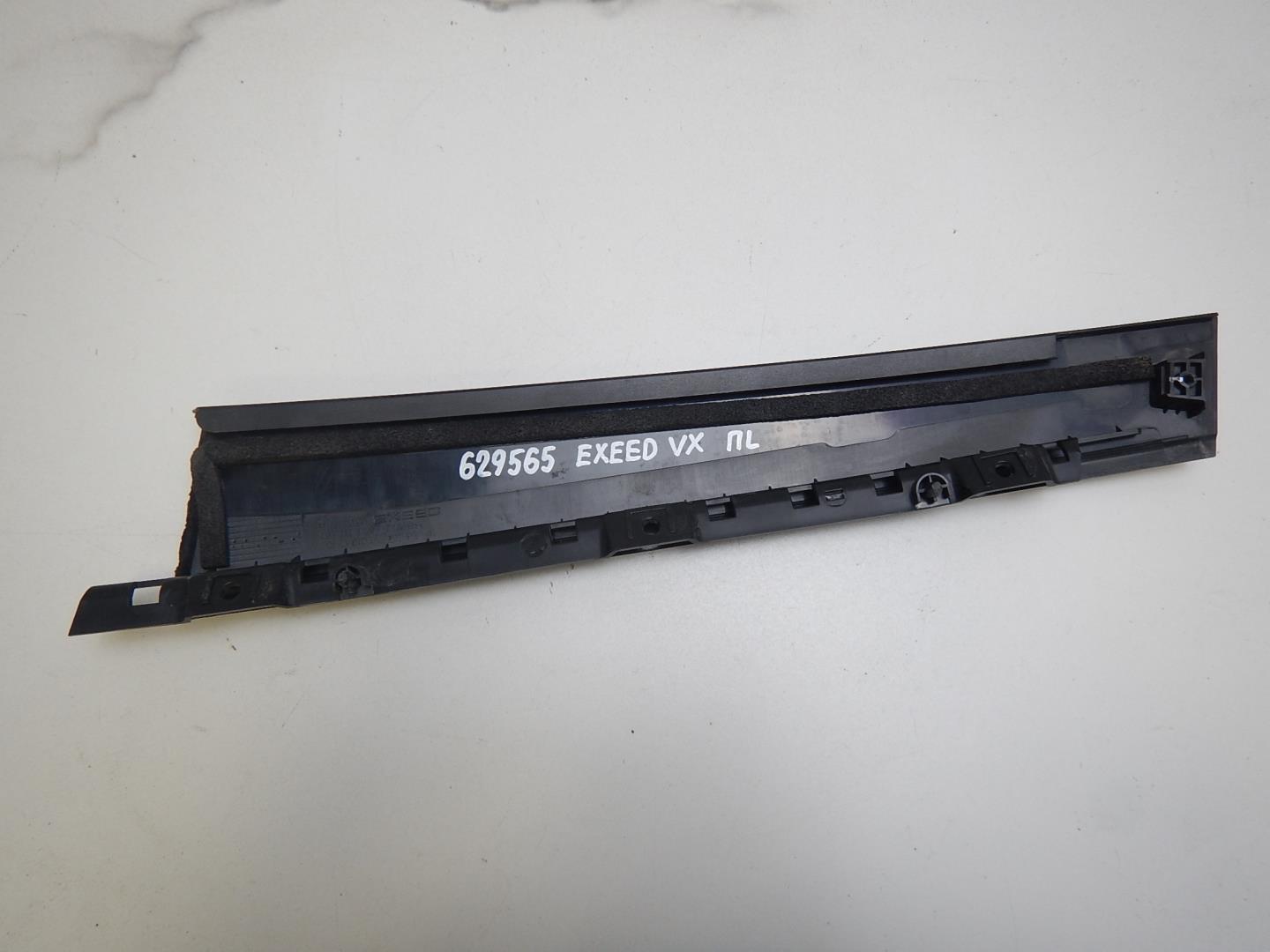 Накладка двери передней левой