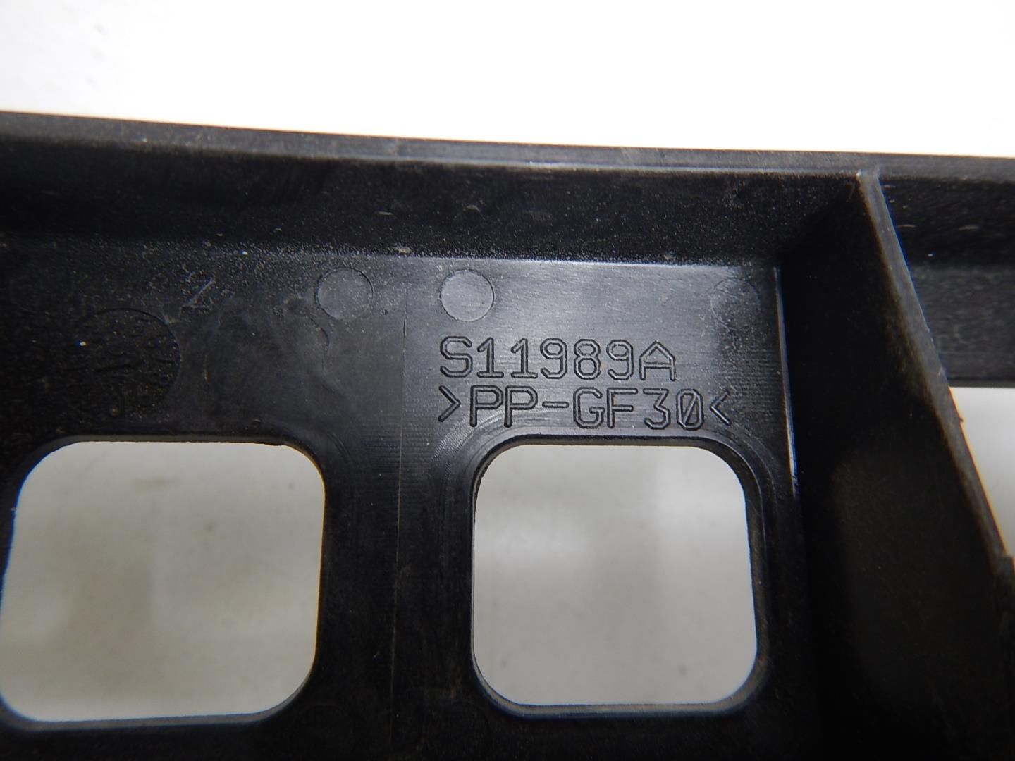 Кронштейн переднего бампера