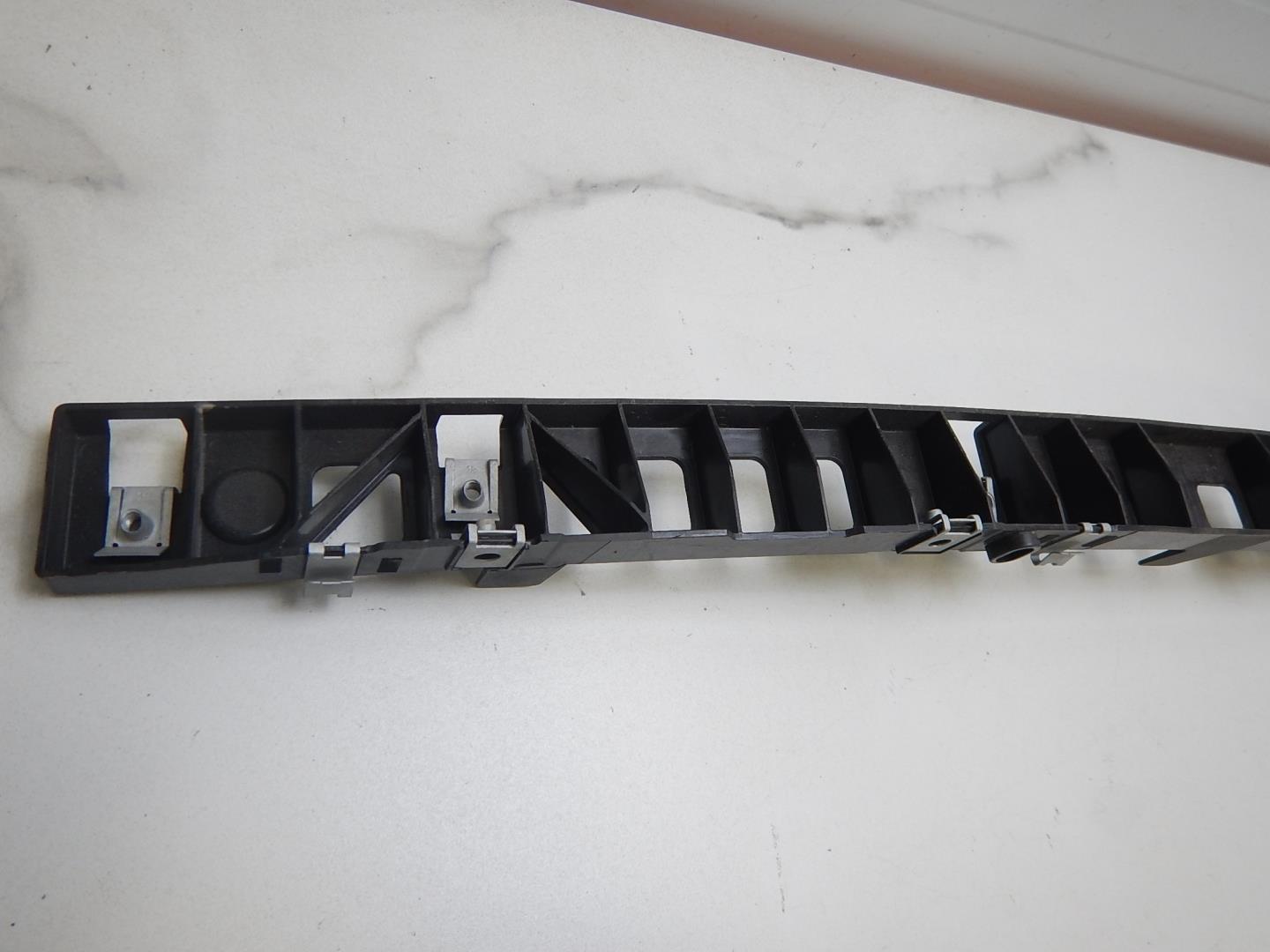 Кронштейн переднего бампера