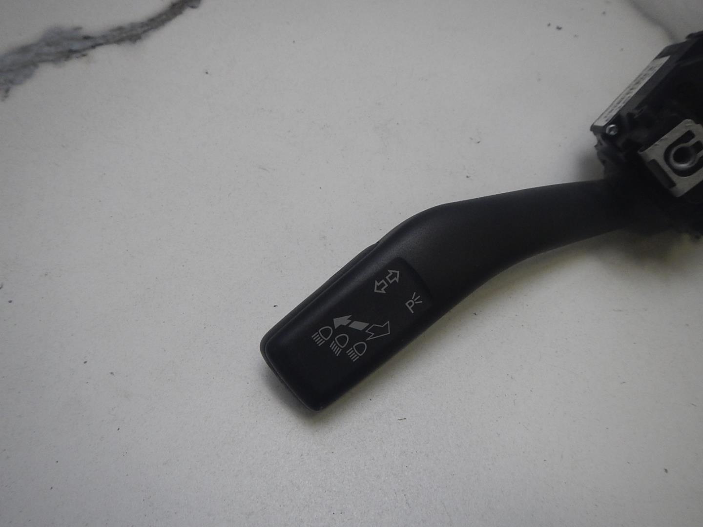 Переключатель поворотов подрулевой