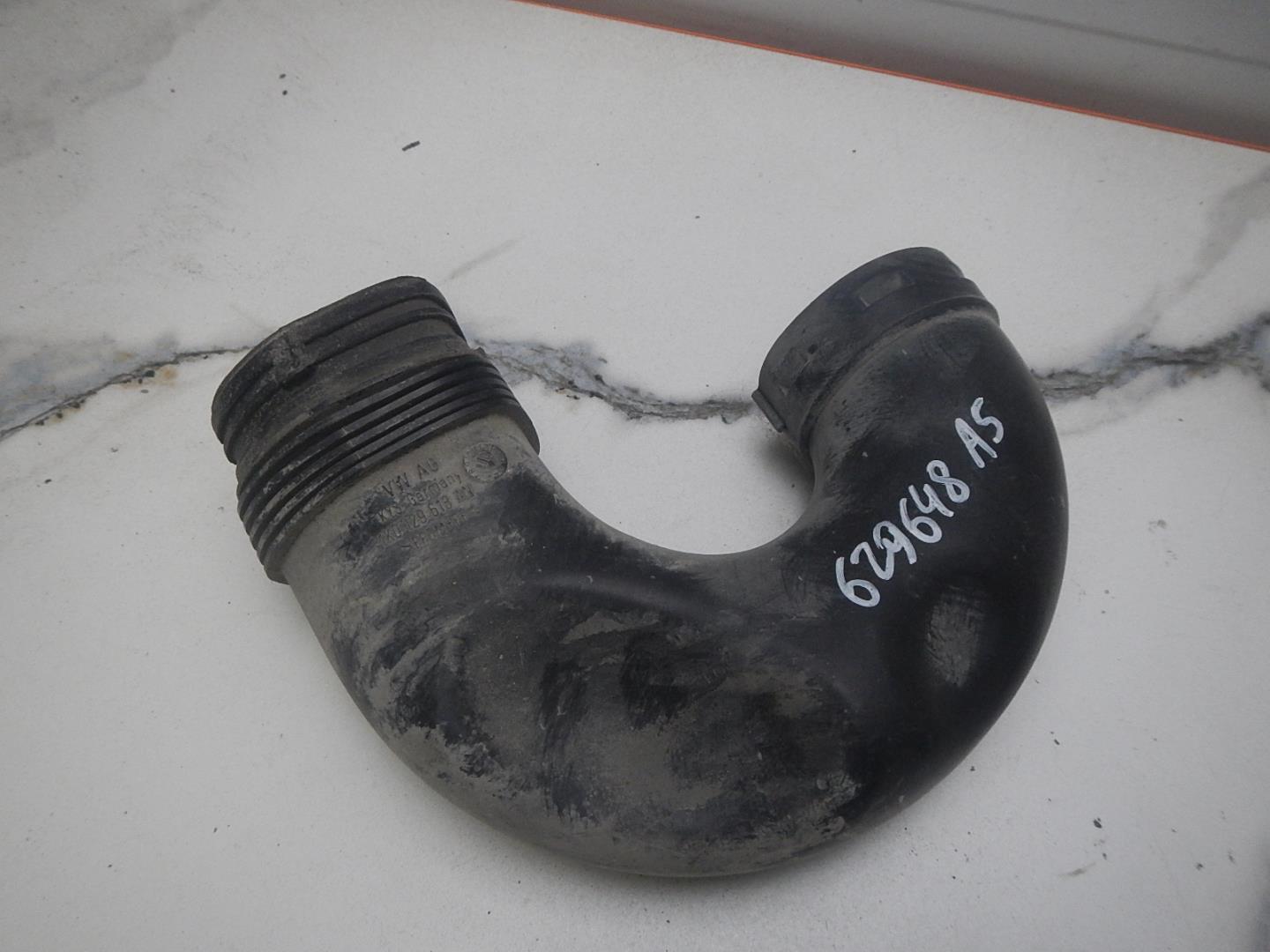 Патрубок воздушного фильтра