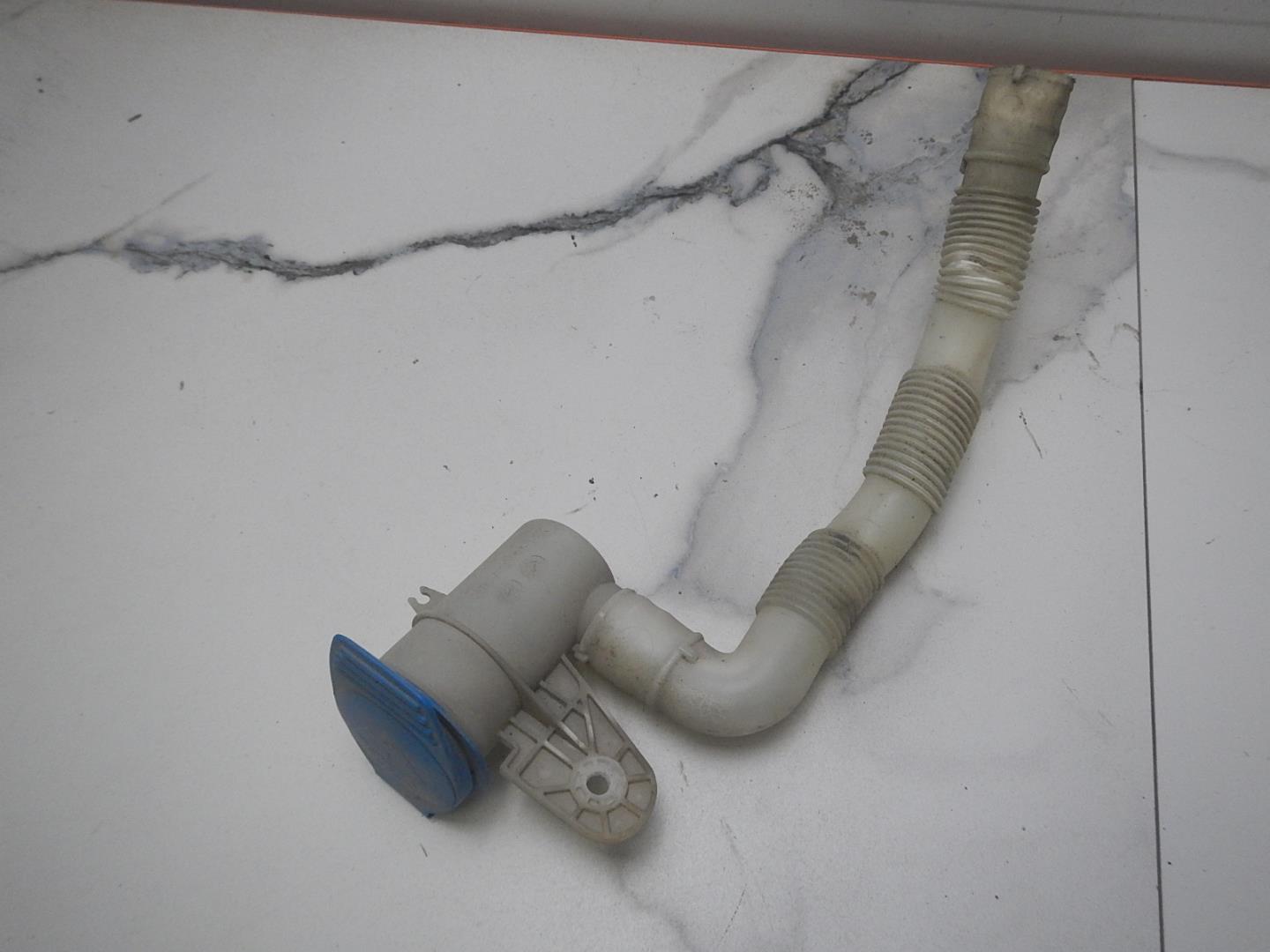 Горловина бачка омывателя