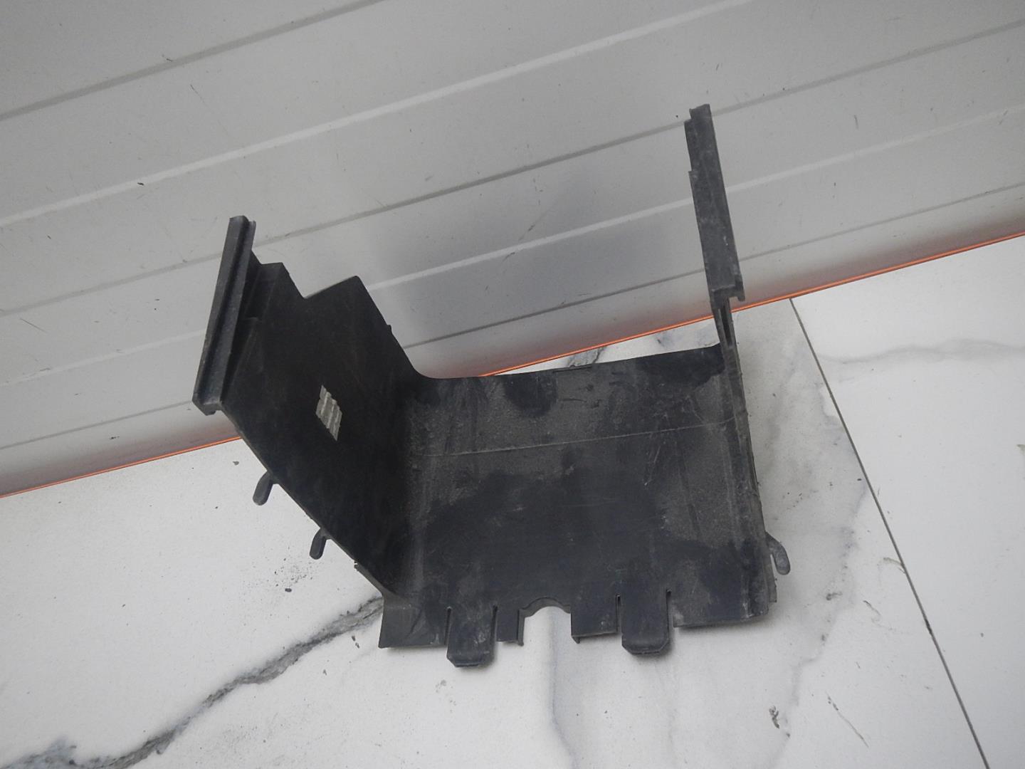 Крепление АКБ (корпус/подставка)