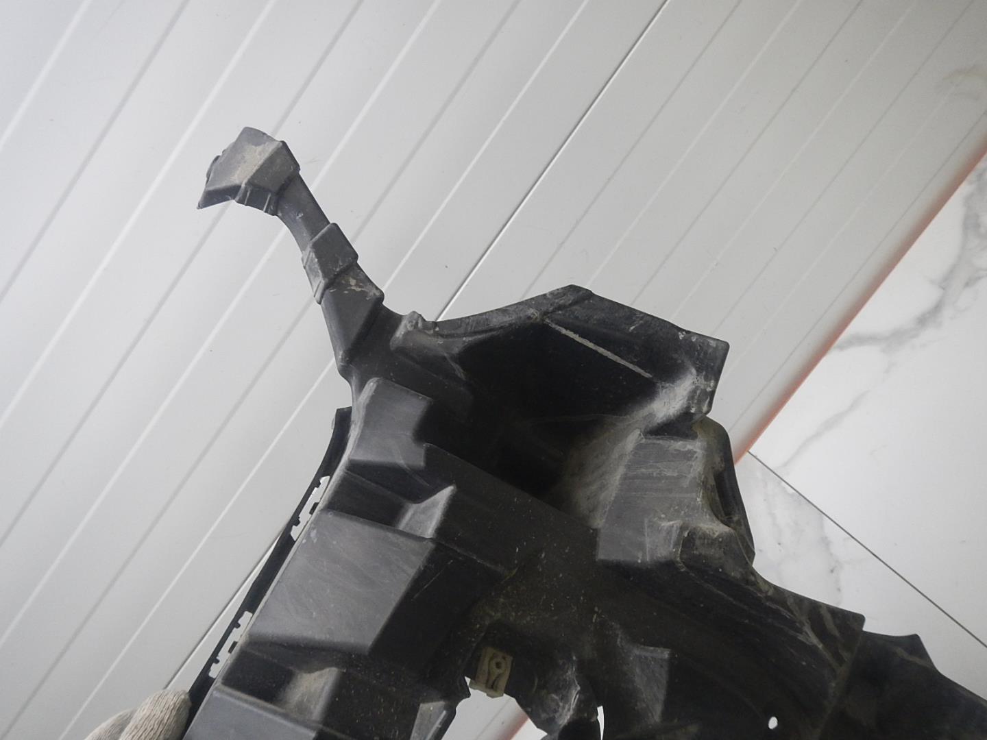 Кронштейн переднего бампера правый