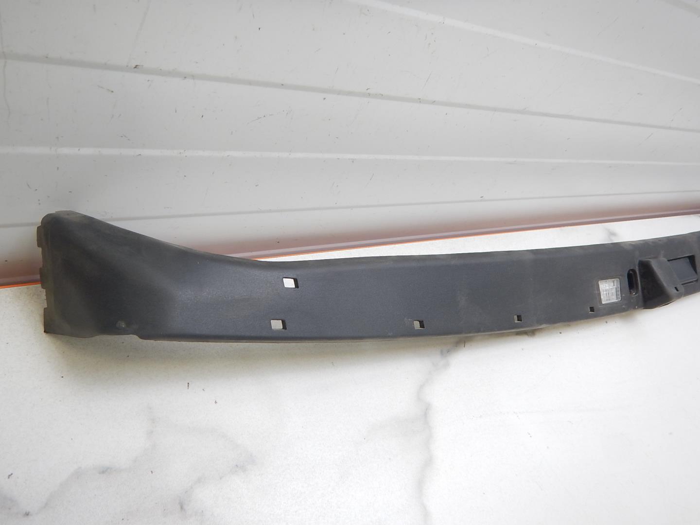 Накладка двери багажника