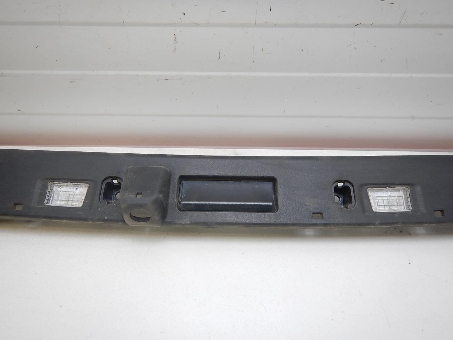 Накладка двери багажника