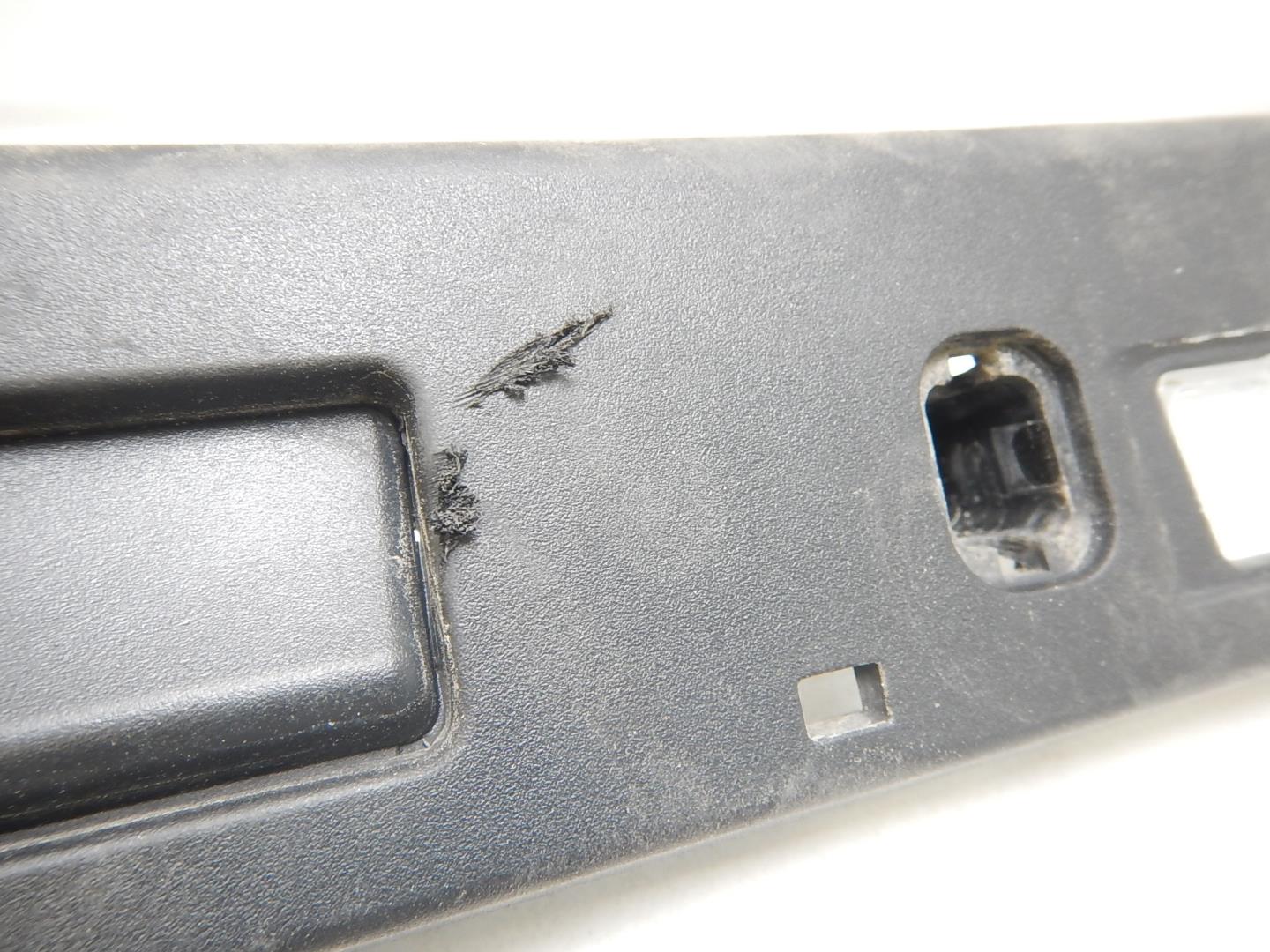 Накладка двери багажника